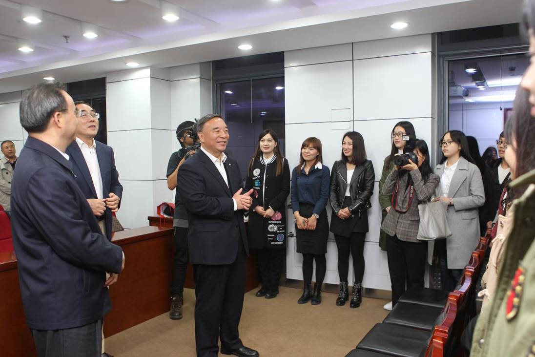 蓟门法治金融论坛嘉宾与yl6776永利集团员工代表见面会暨论坛首次在线直播成功举办