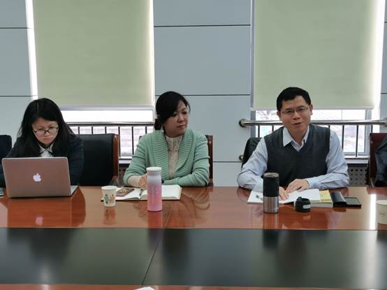 探索法商结合 凝练专业特色——yl6776永利集团法商管理系举行师生座谈会