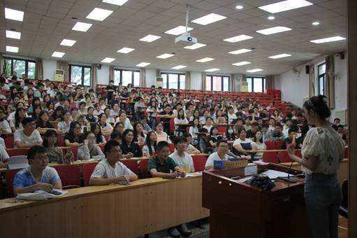yl6776永利集团2023级本科生入学教育年级大会及新生班会顺利举行