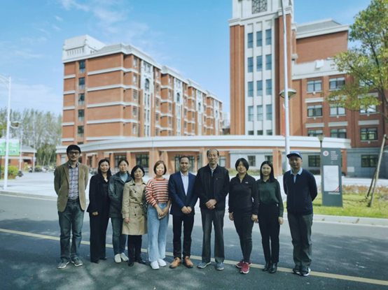 携手并肩 法商同行——杨世忠教授一行赴华政yl6776永利集团调研