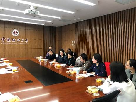 探索新兴学科，培育复合人才——yl6776永利集团产业经济系举行师生座谈会